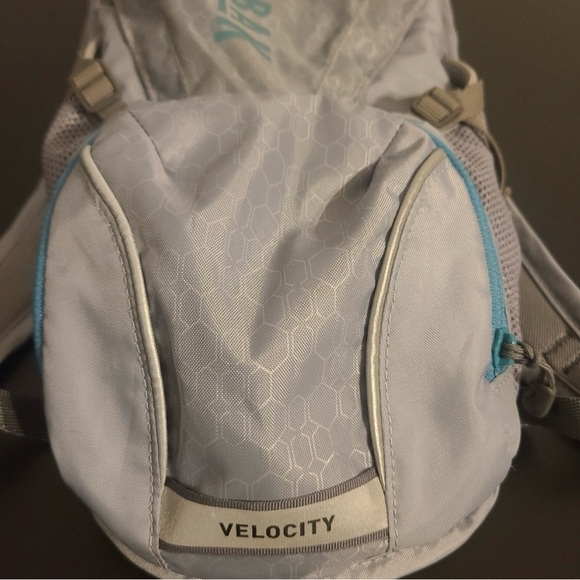 Camelback velocity 70 oz. No bladder - Picture 3 of 5